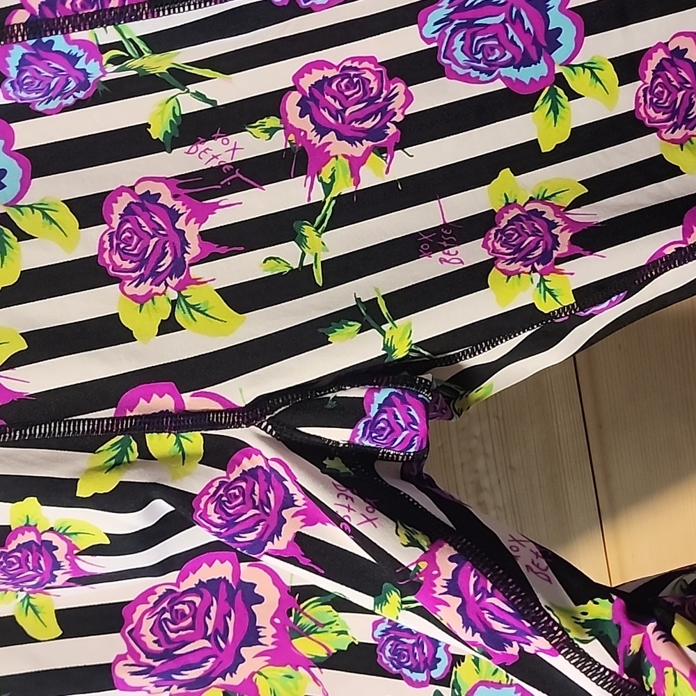 Betsey Johnson Capris NEW Size Medium - Picture 6 of 8